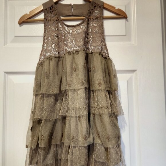 NWOT Rebellion top with beautiful details - Picture 2 of 6